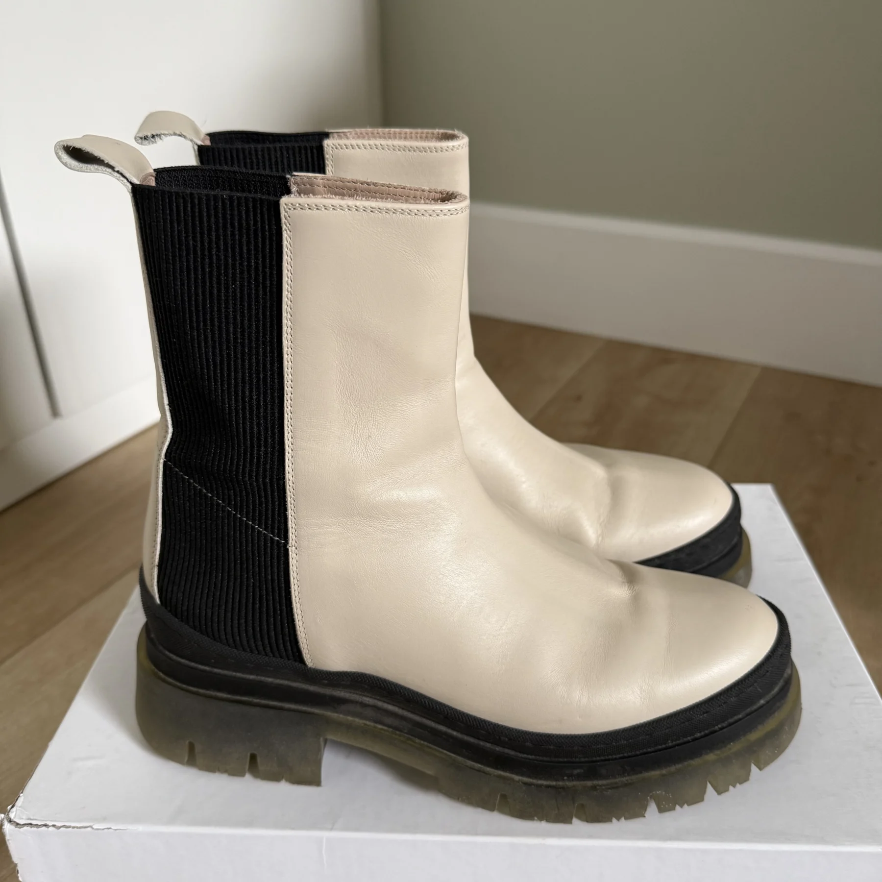 Maguire Bottes Sienna crème Maguire seconde main