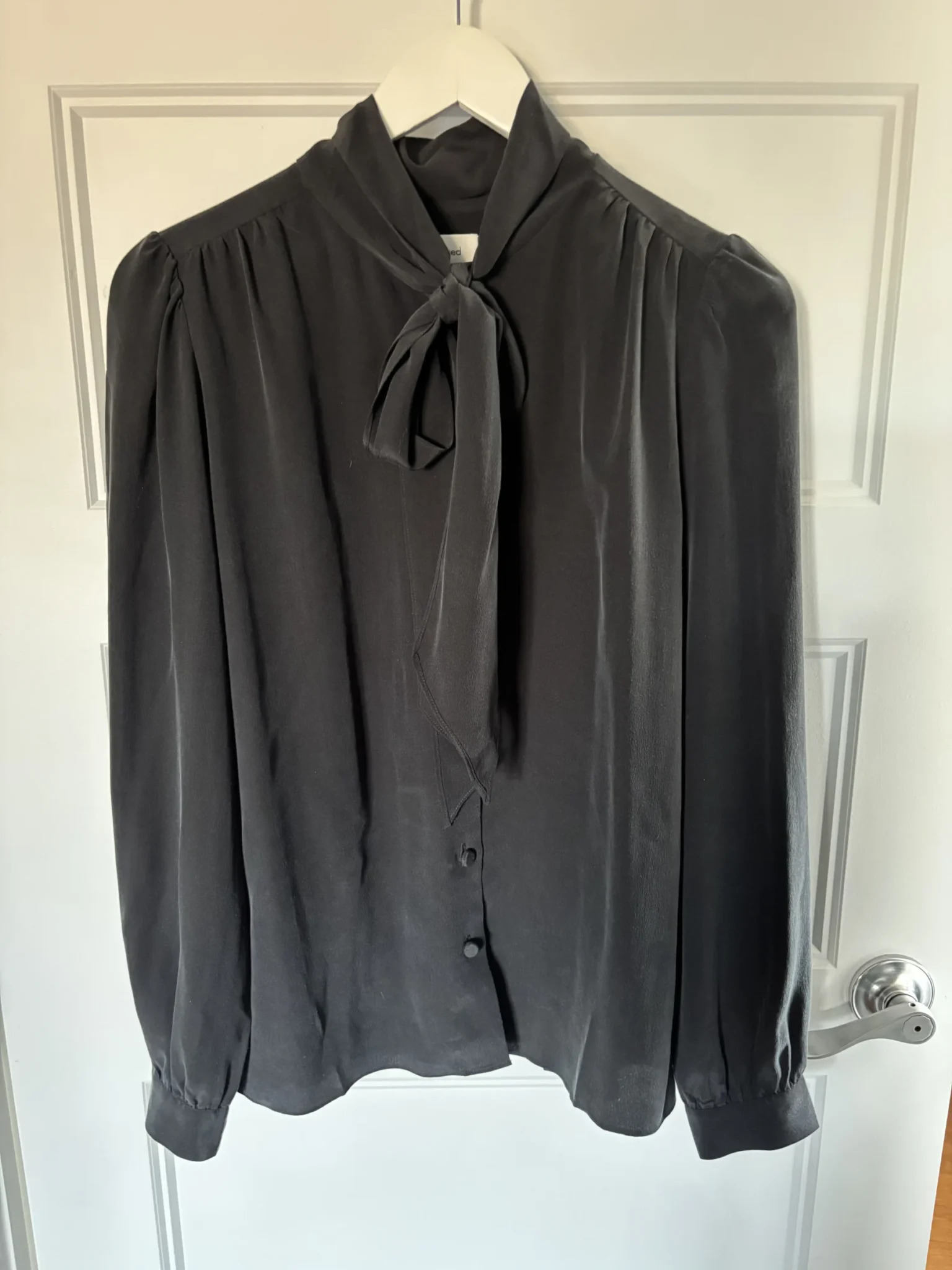 Featured image for Blouse Aritzia