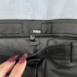 Thumbnail for Les plus doux leggings de ''cuir'' EVER !