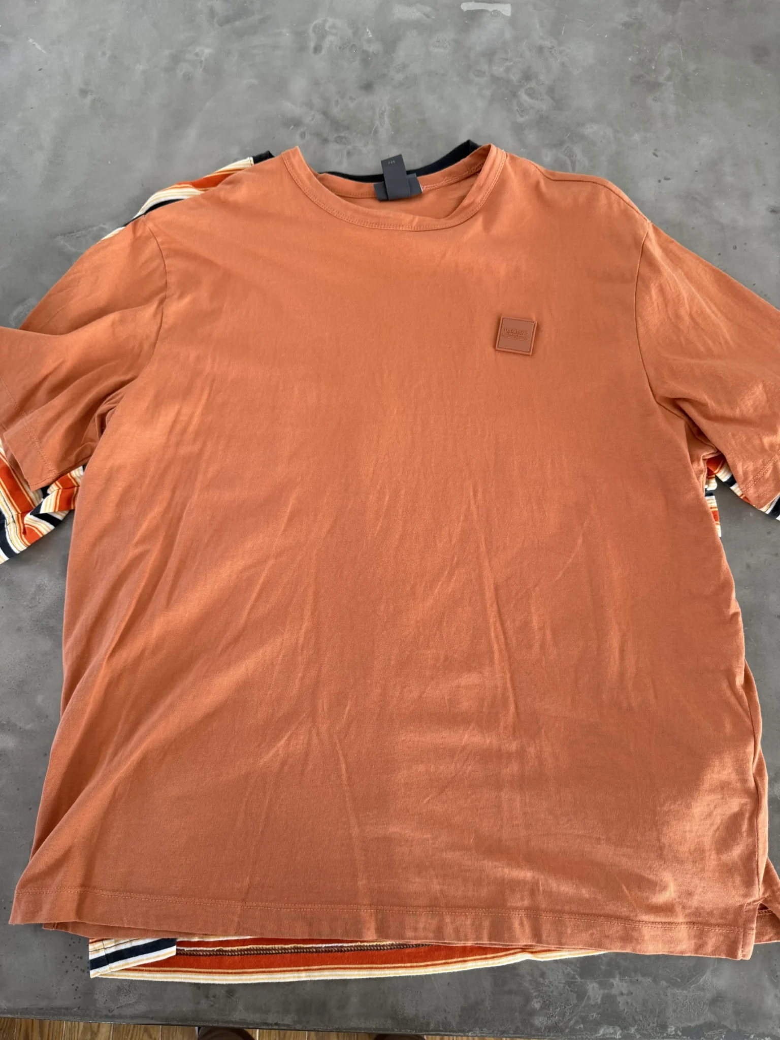 Image for Lot 2 Chandails HM Hommes XLarge