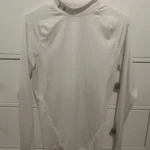 Featured thumbnail for Titre : Haut Under Armour HeatGear Compression – Blanc – Taille Médium (M)