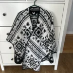 Thumbnail for Poncho Artisanal Réversible Mini Tipi – Fait au Québec – Taille Unique – État Impeccable