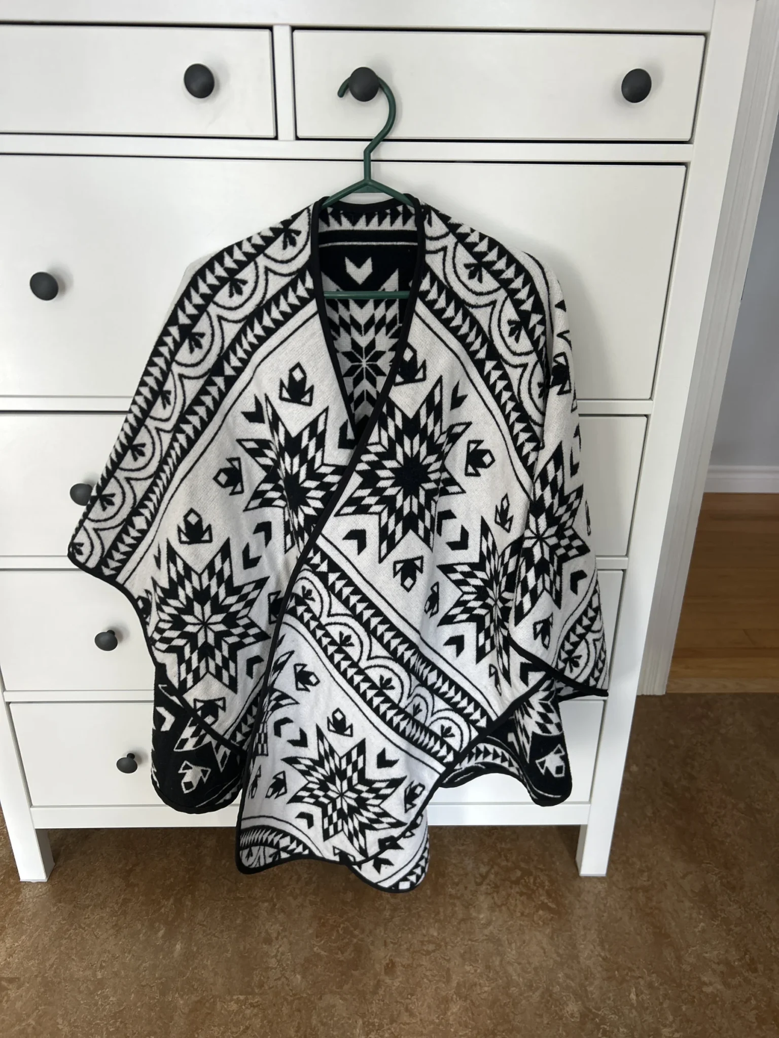Image for Poncho Artisanal Réversible Mini Tipi – Fait au Québec – Taille Unique – État Impeccable