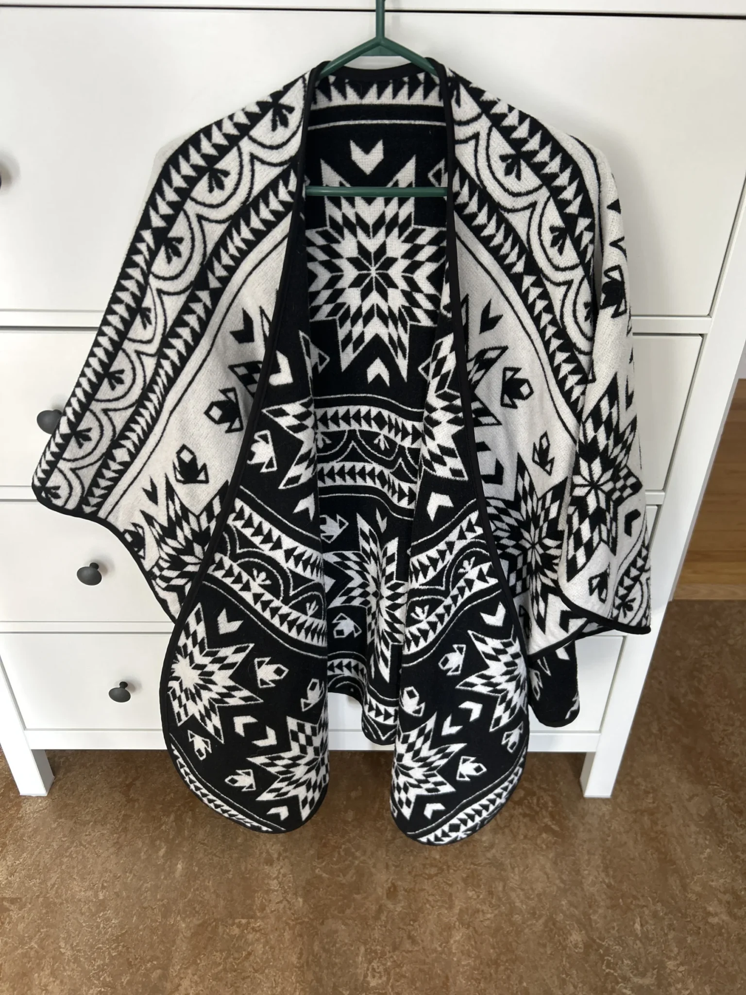 Image for Poncho Artisanal Réversible Mini Tipi – Fait au Québec – Taille Unique – État Impeccable