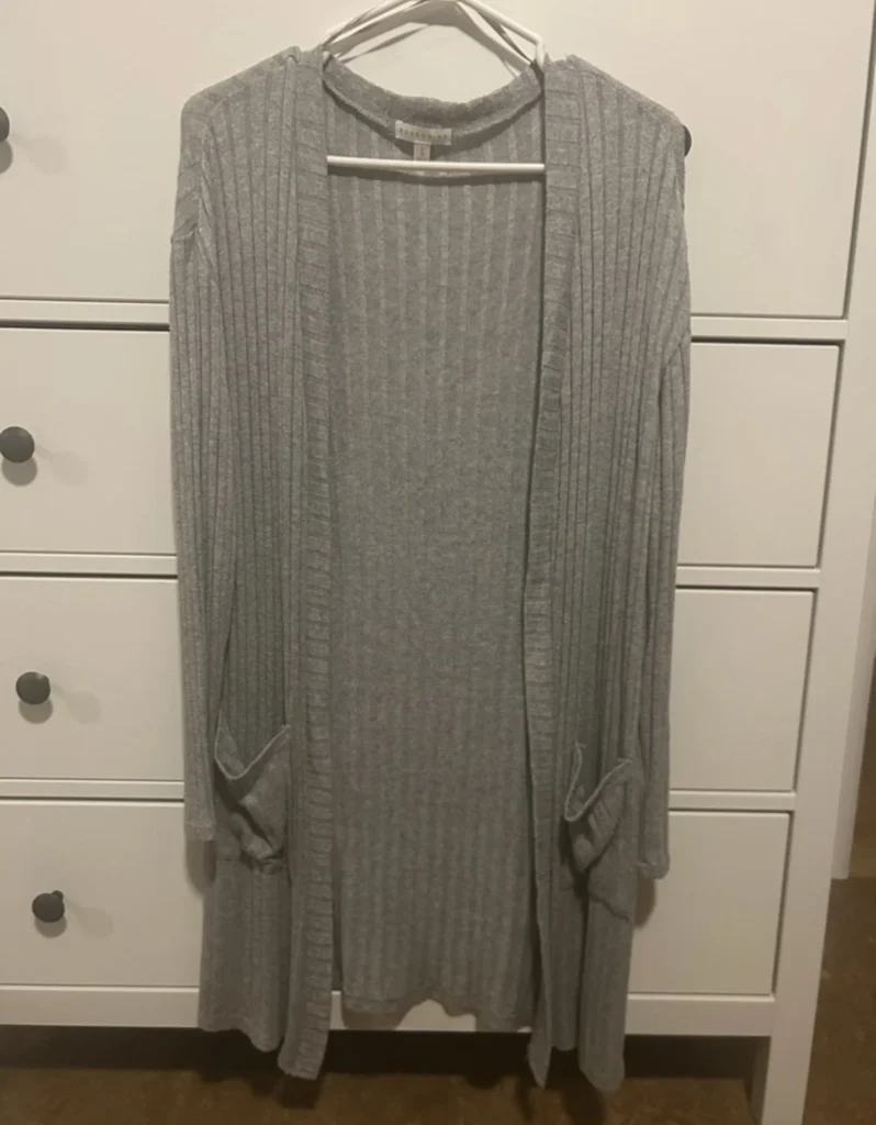 Featured image for Cardigan Long Gris Rose + Vine – Doux et Côtelé – Taille Médium