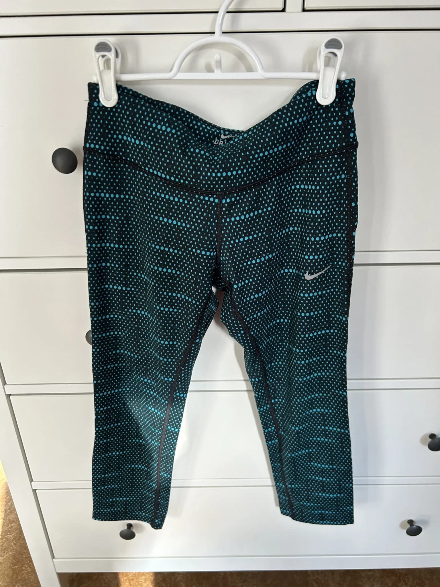 Featured image for Leggings de Course Nike Dri-FIT Capri – Motif Pois Turquoise – Taille Small – Excellent État