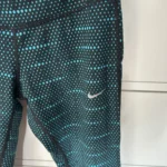 Thumbnail for Leggings de Course Nike Dri-FIT Capri – Motif Pois Turquoise – Taille Small – Excellent État
