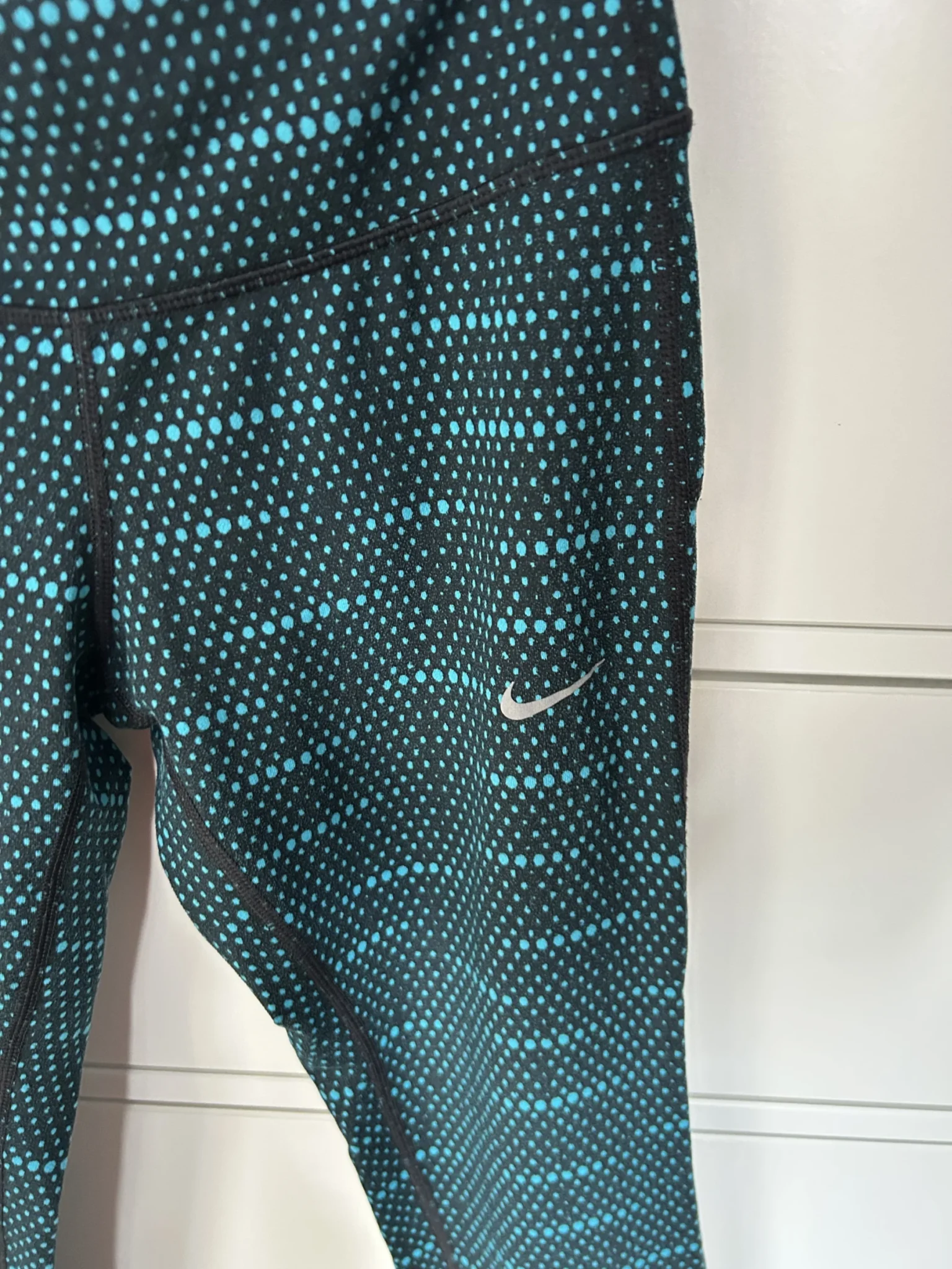 Image for Leggings de Course Nike Dri-FIT Capri – Motif Pois Turquoise – Taille Small – Excellent État