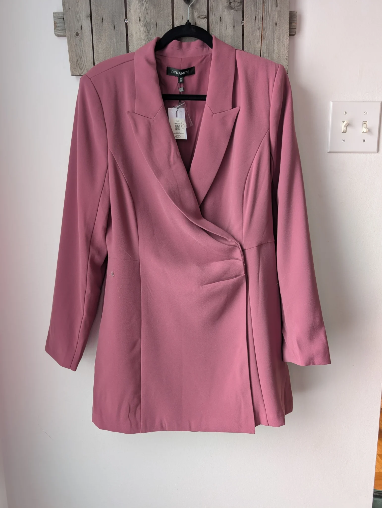 Featured image for Veston Romper dynamite
