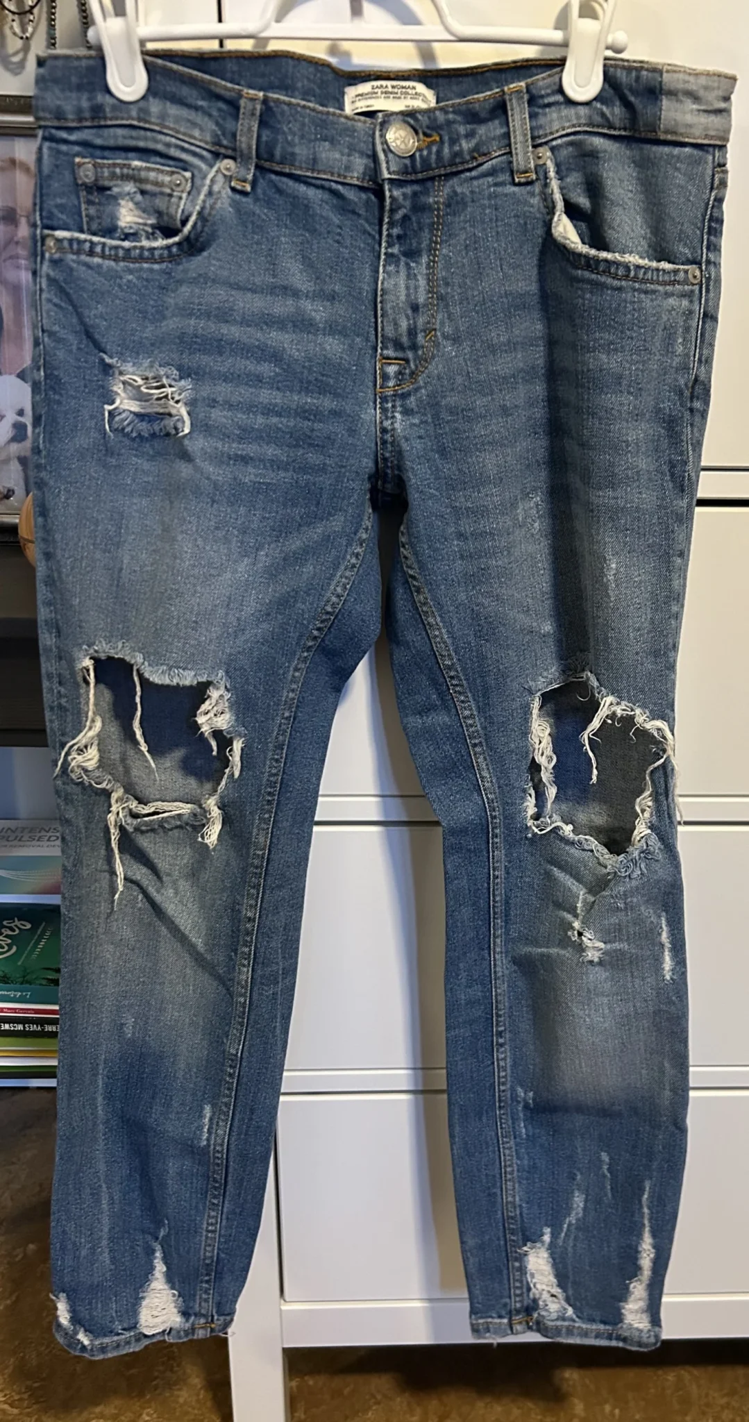 Featured image for Titre : Jean Zara Premium Denim – Bleu Délavé et Ultra-Déchiré – Taille USA 4 (EUR 36) – Très Bon État Général