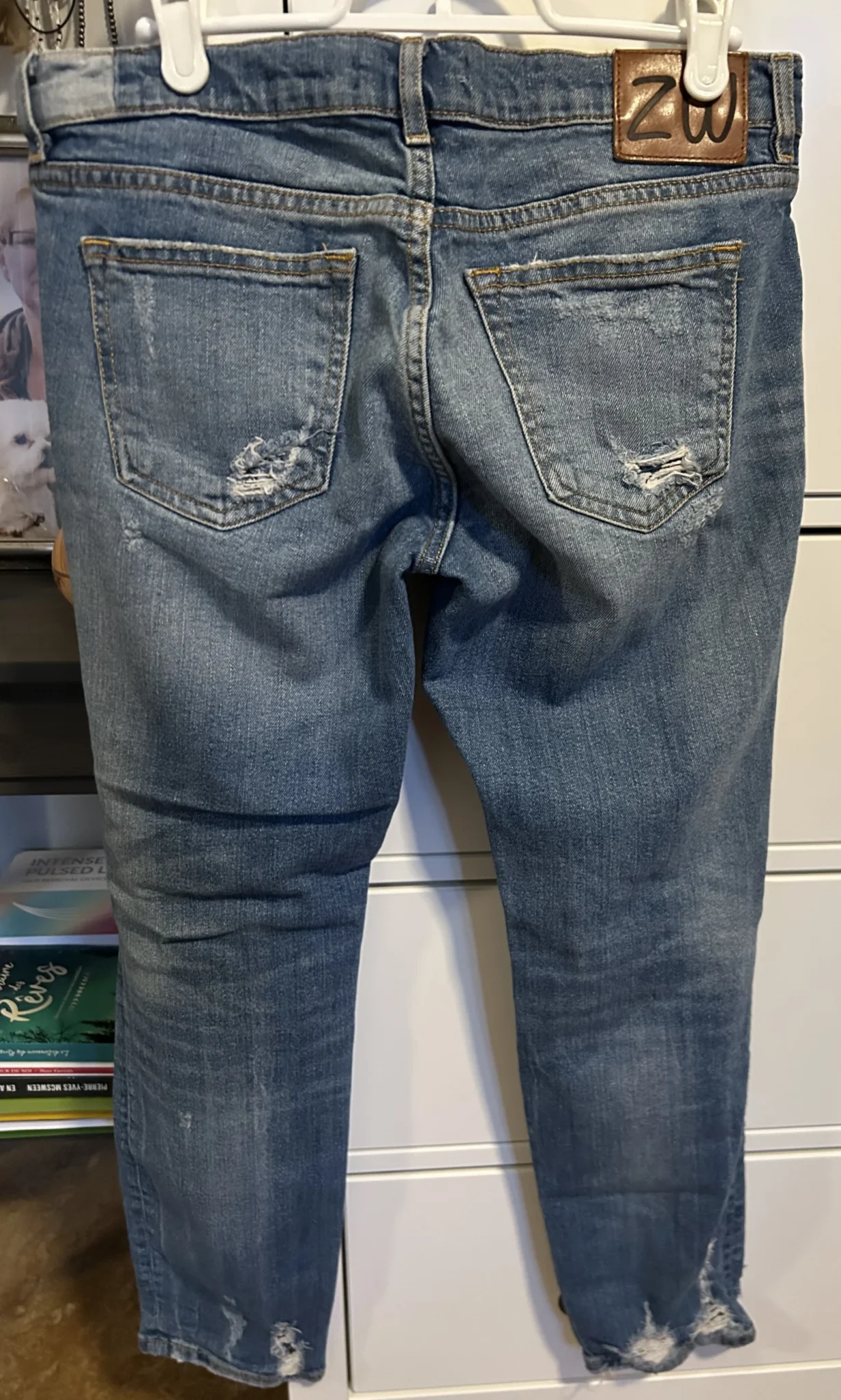 Image for Titre : Jean Zara Premium Denim – Bleu Délavé et Ultra-Déchiré – Taille USA 4 (EUR 36) – Très Bon État Général