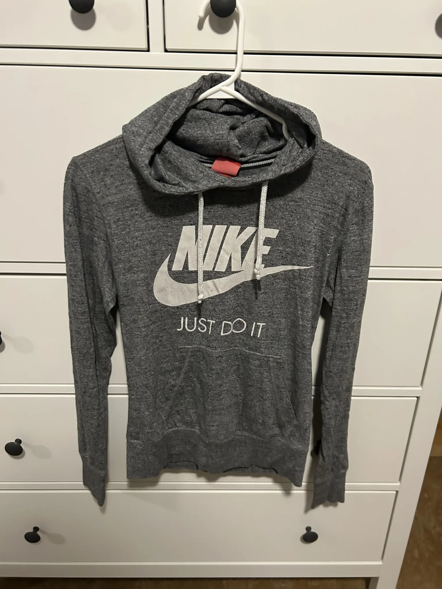 Featured image for Chandail Manches Longues Nike Bio & Recyclé – Gris Chiné – Taille Small – Excellent État