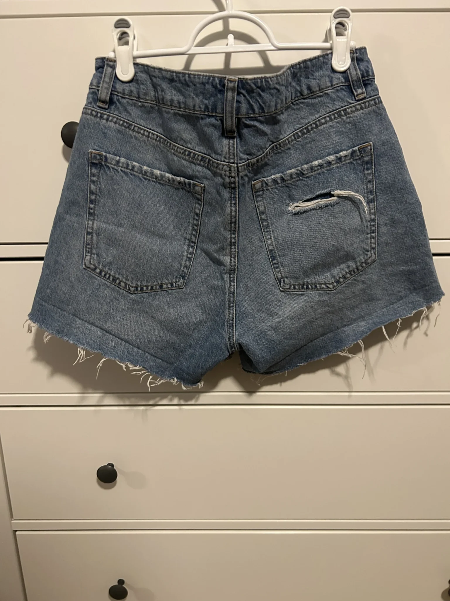 Image for Short Mom Denim Garage – Bleu Délavé & Déchiré – Taille 07 (W28) – Excellent État