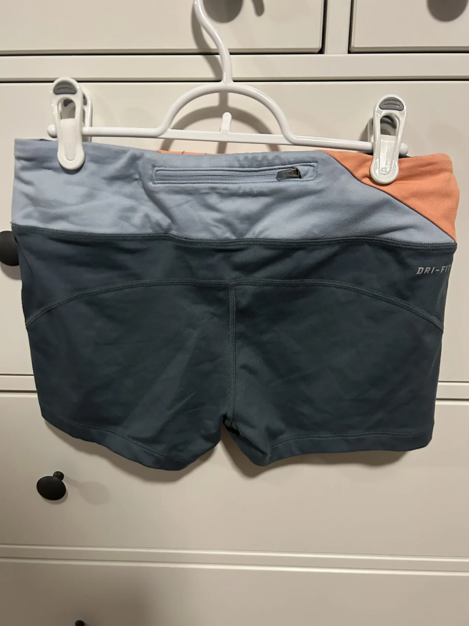 Image for Short de Sport Nike Dri-FIT – Corail & Tri-Gris – Taille Médium – État Impeccab
