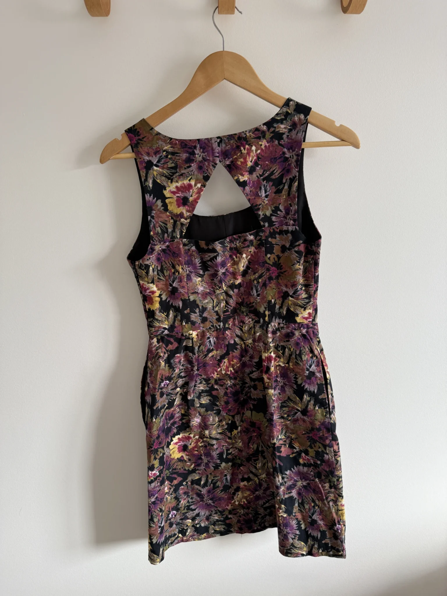 Image for Robe fleurie avec détail au dos