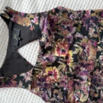 Thumbnail for Robe fleurie avec détail au dos