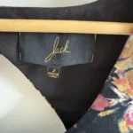 Thumbnail for Robe fleurie avec détail au dos
