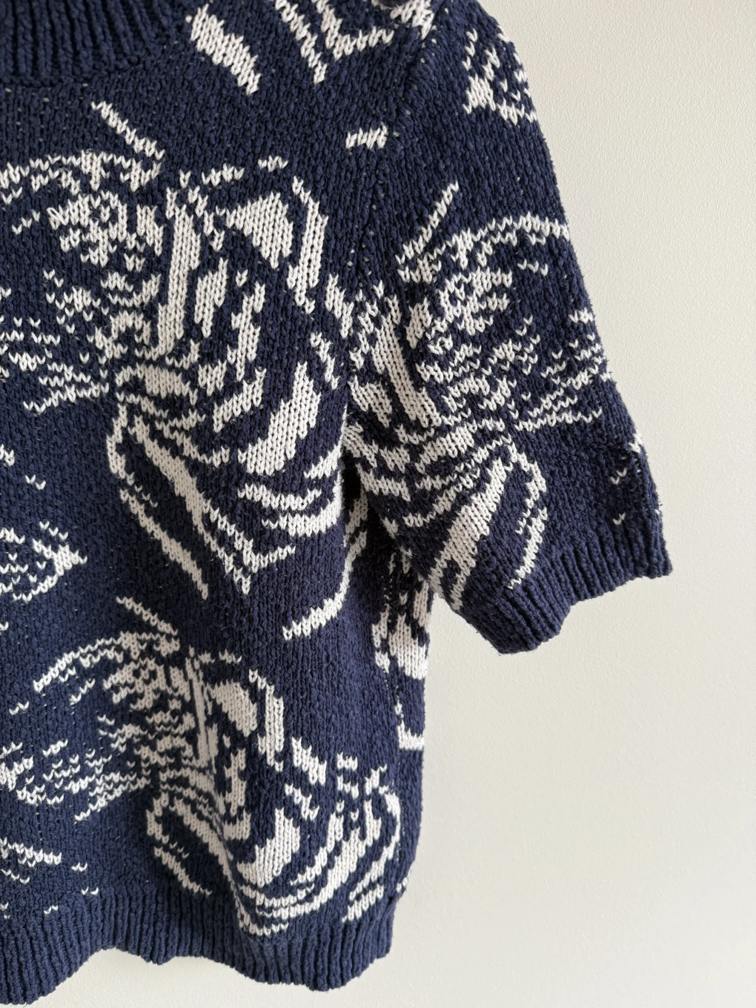Image for Tricot à manches courtes, détail au col