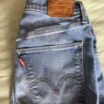 Thumbnail for Jeans taille haute Levis