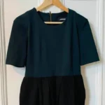 Thumbnail for Robe bicolore Valérie Dumaine – vert & noir – taille M – chic minimaliste Canada