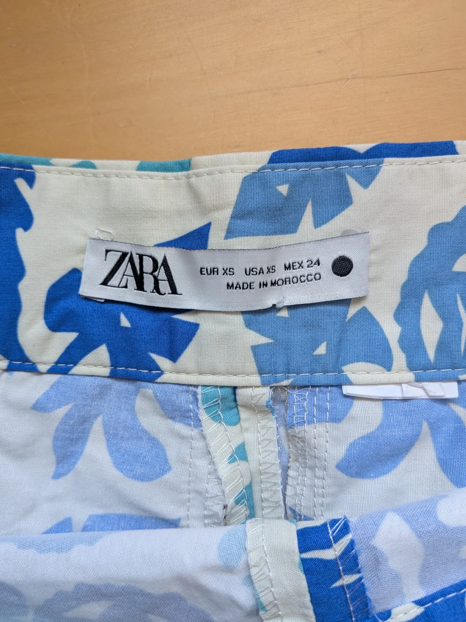 Image for ZARA Women's high waist shorts size XS Blue and cream