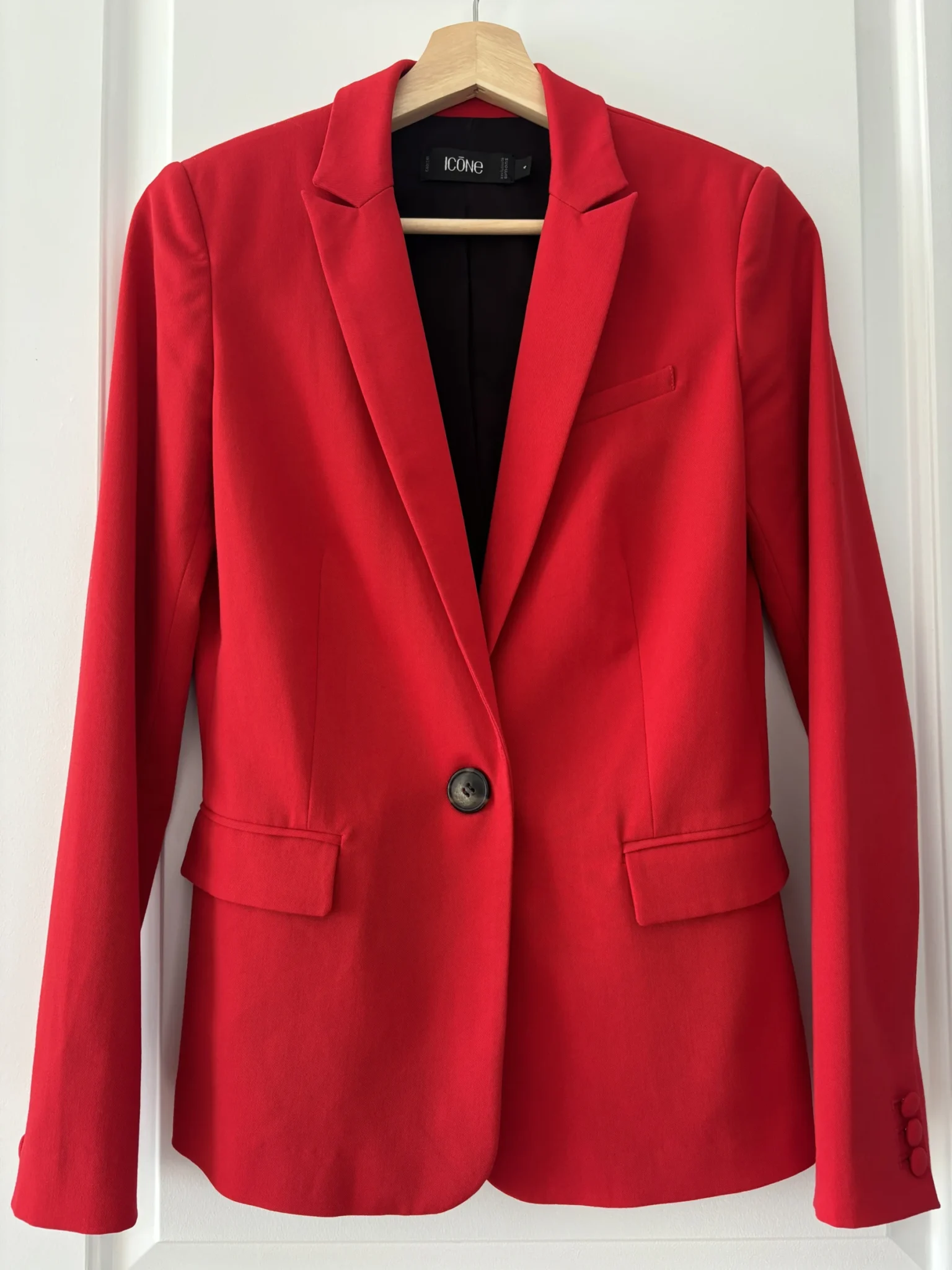 Featured image for Icône - Veston rouge