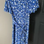 Thumbnail for Robe bleue fleurie