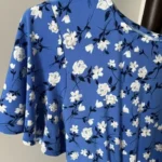 Thumbnail for Robe bleue fleurie