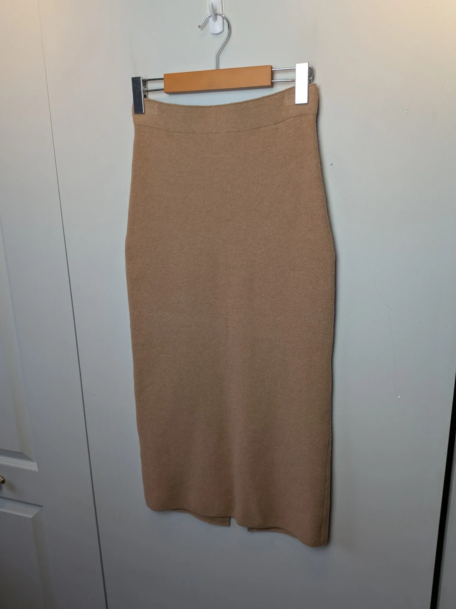 Image for ARITZIA The Group Babaton high-waisted beige skirt size Small