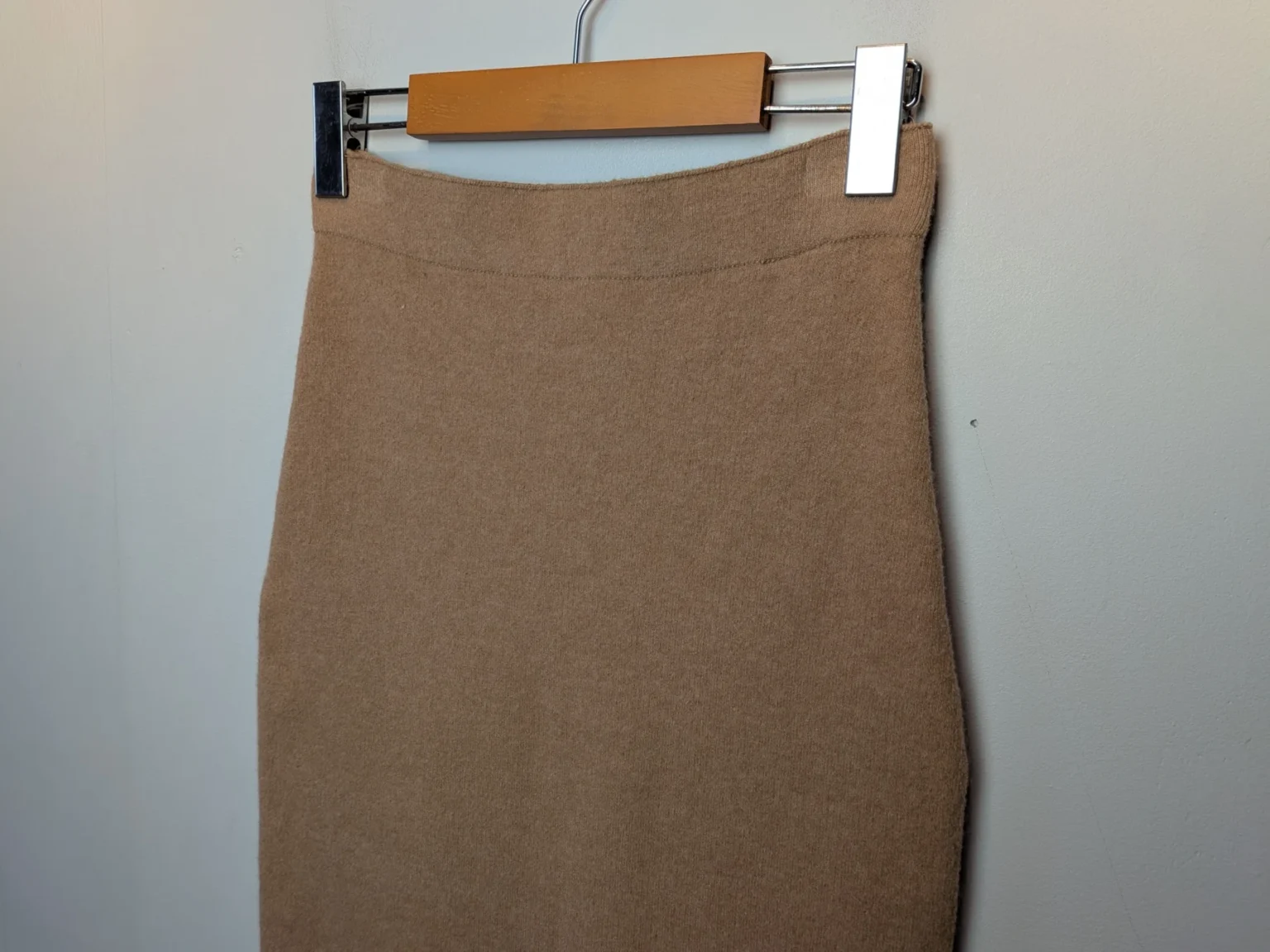 Image for ARITZIA The Group Babaton high-waisted beige skirt size Small