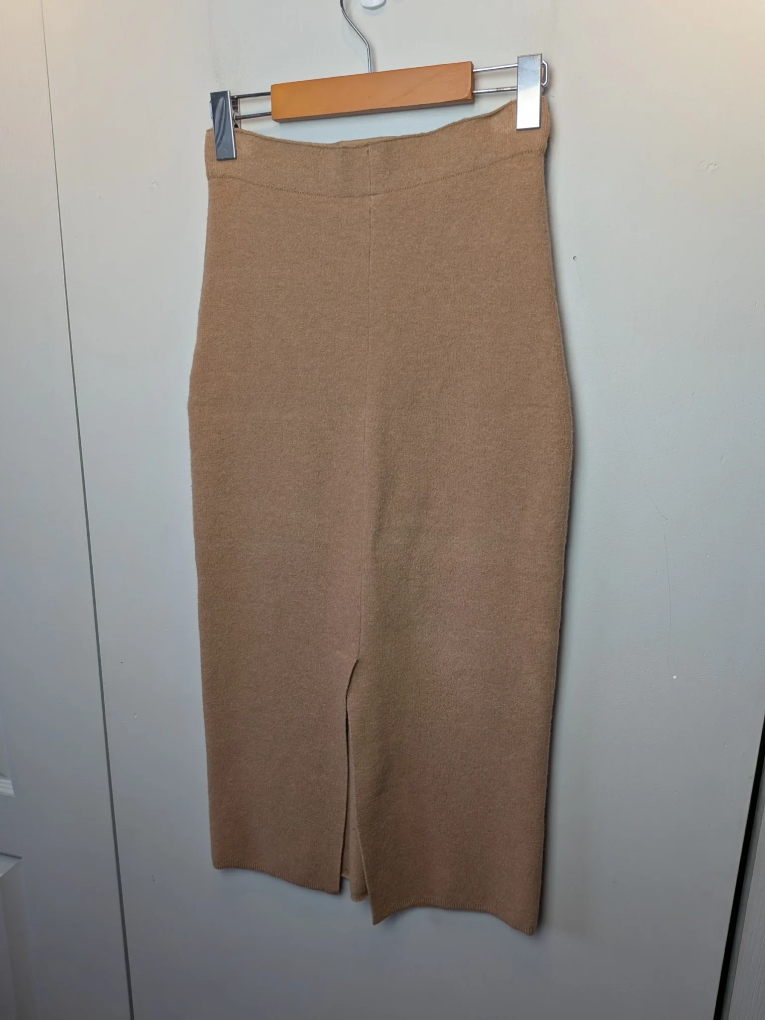 Image for ARITZIA The Group Babaton high-waisted beige skirt size Small