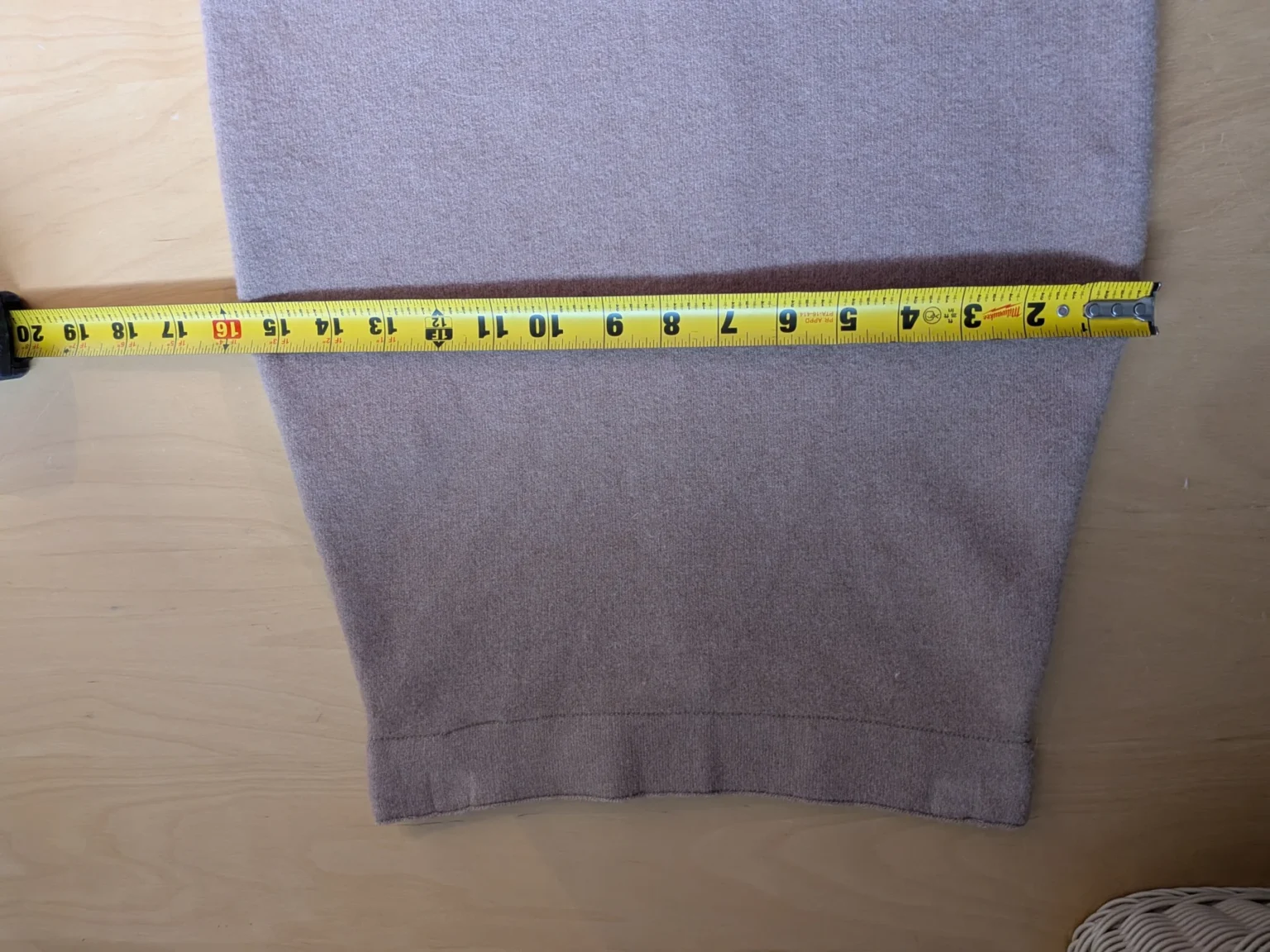 Image for ARITZIA The Group Babaton high-waisted beige skirt size Small