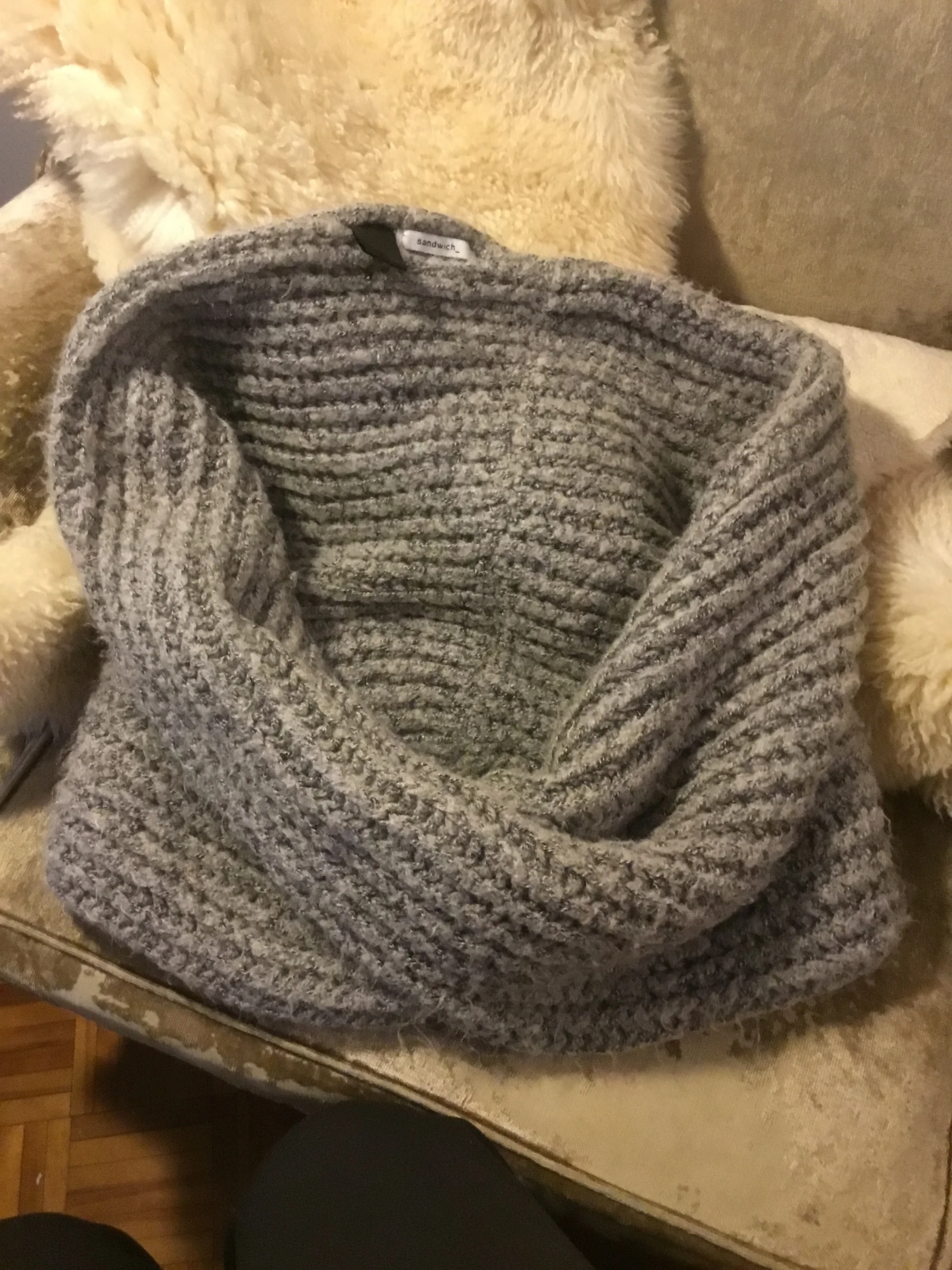 Beau foulard Sandwich seconde main