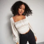 Featured thumbnail for Haut Froncée Manches Longues Satiné Ivoire Dynamite Ivory Cream Ruched Satin Long Sleeve Blouse Top