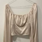 Thumbnail for Haut Froncée Manches Longues Satiné Ivoire Dynamite Ivory Cream Ruched Satin Long Sleeve Blouse Top