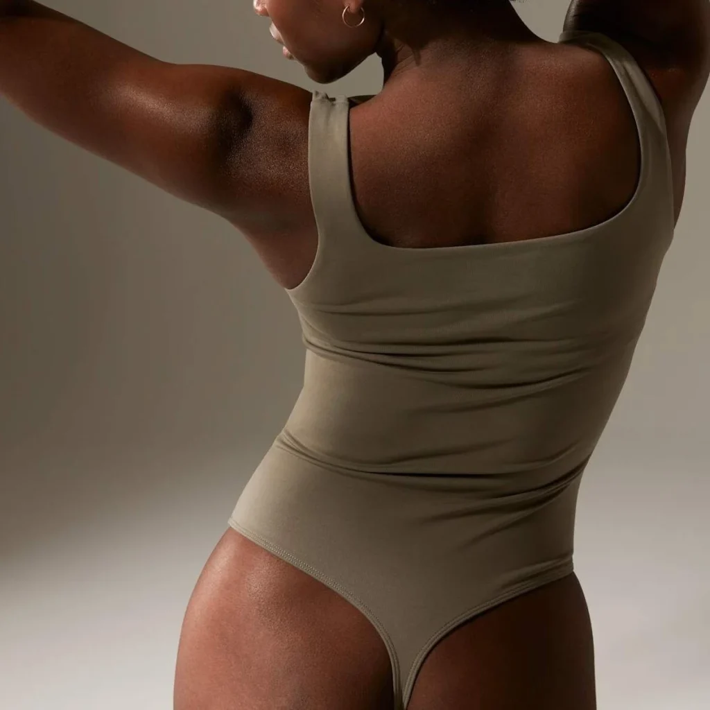 Image for Justaucorps Débardeur Col Carré Aritzia Babaton Contour Squareneck Tank Bodysuit