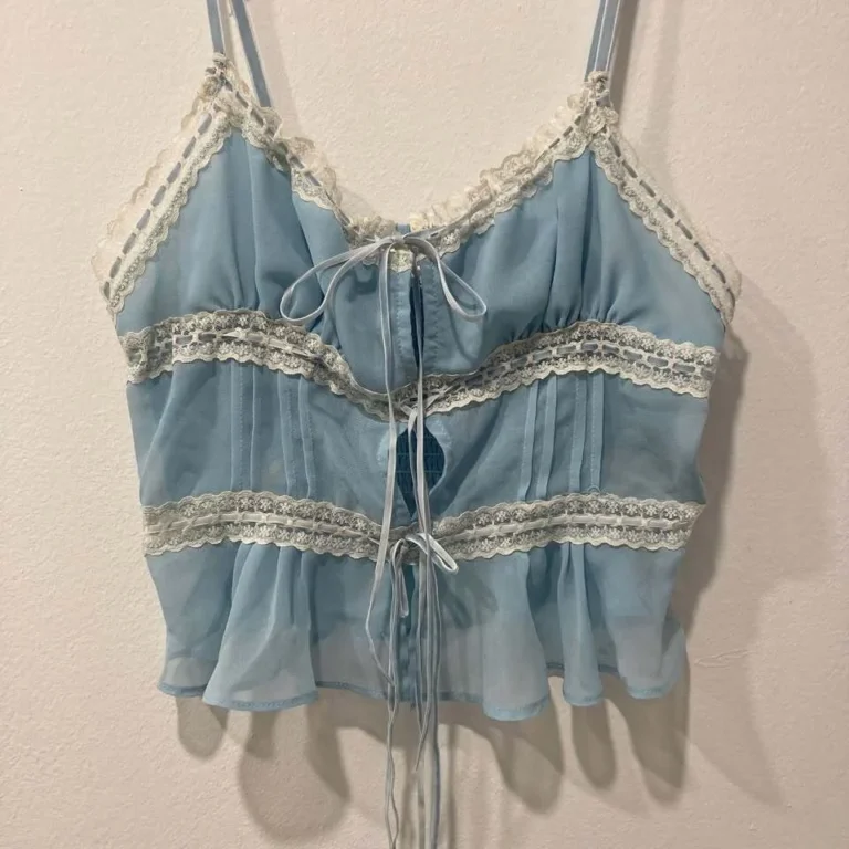 Image for Haut Camisole Bleue Dentelle Blanche Kimchi Blue White Lace Bustier Cami Top