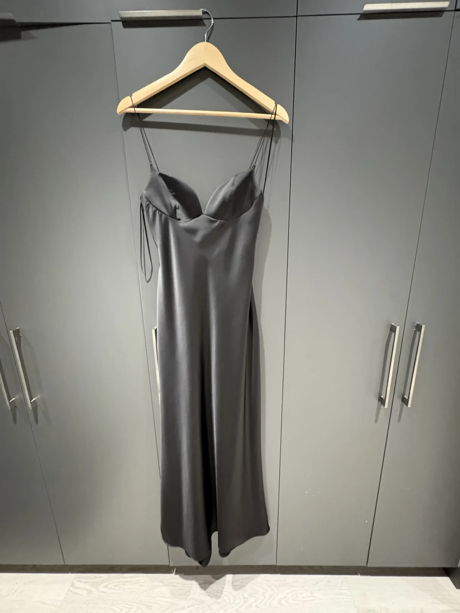 Image for Robe longue satinée - Neuve avec étiquette