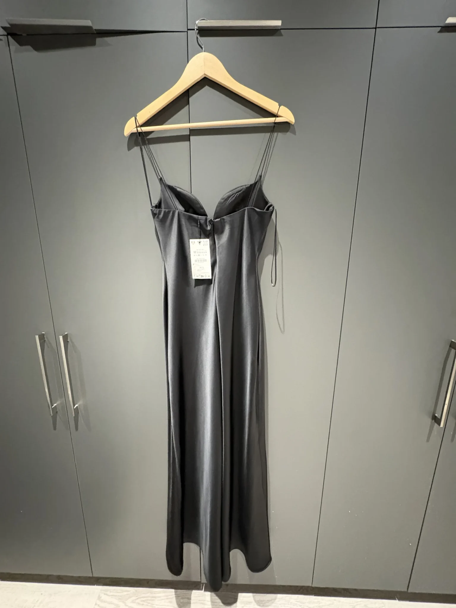 Image for Robe longue satinée - Neuve avec étiquette