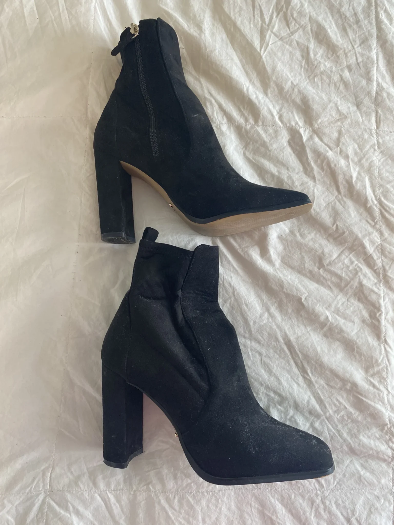 Featured image for Bottes en suède du Aldo