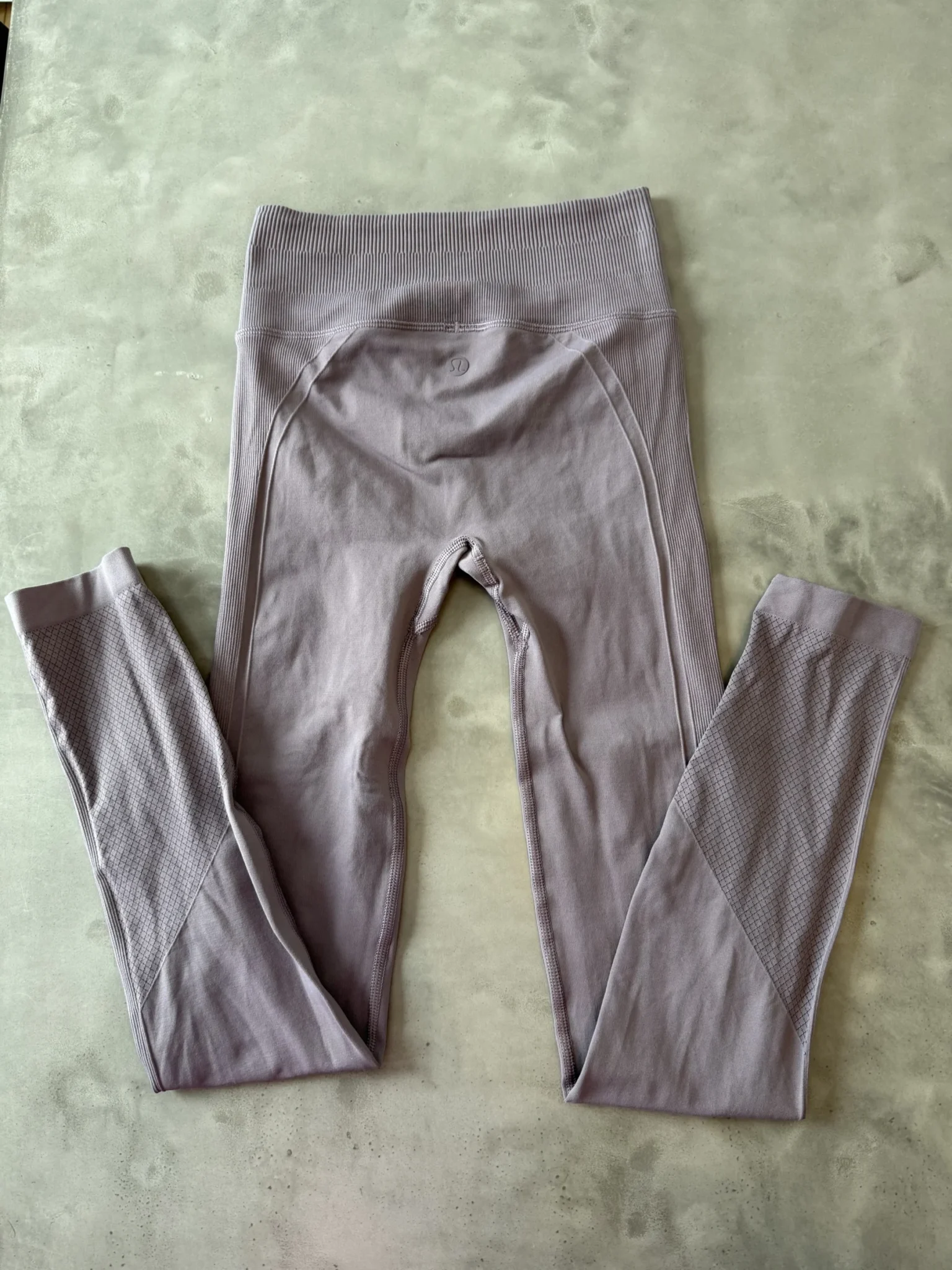 Image for LEGGING LULULEMON SIZE 2