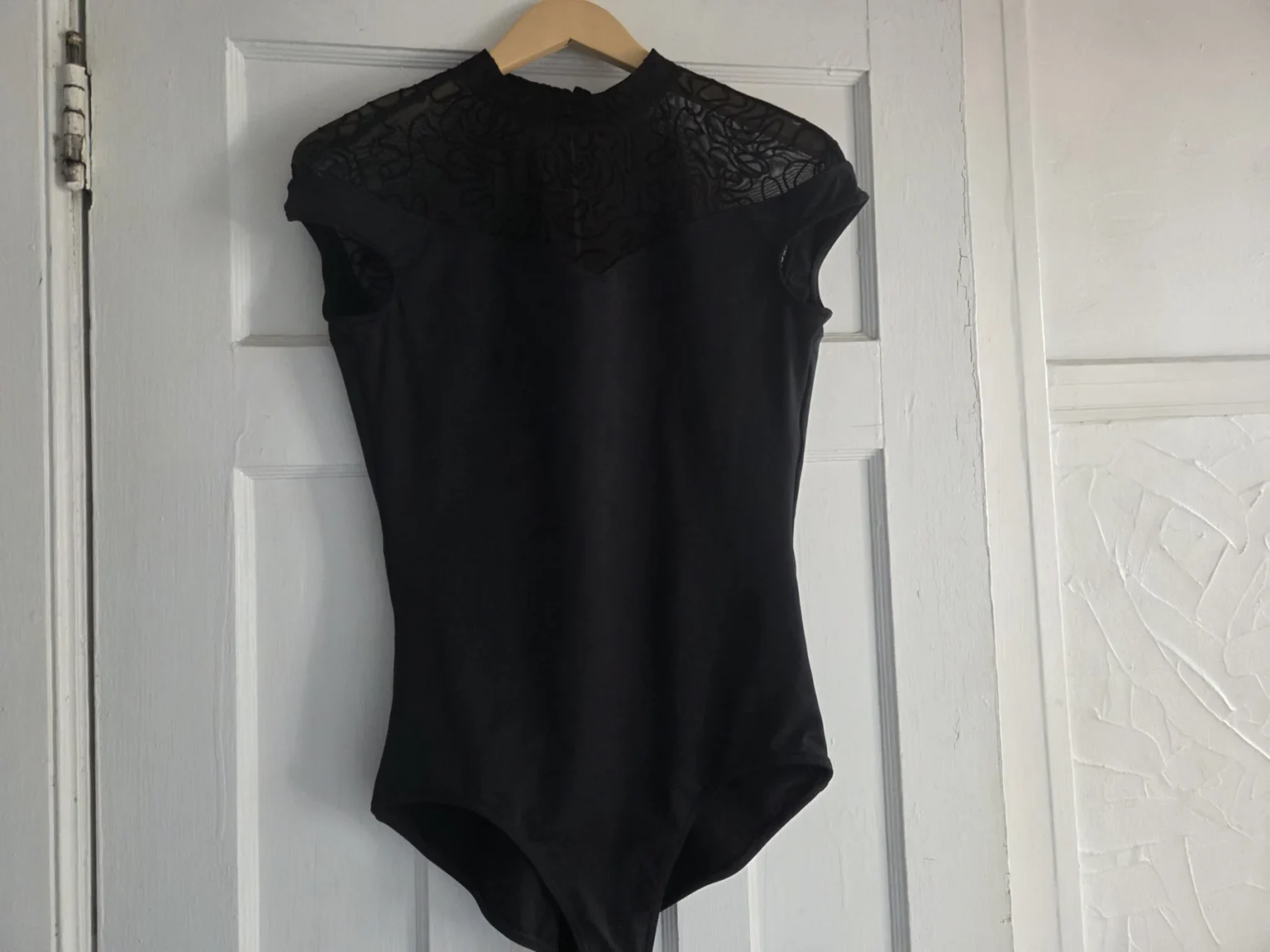 Featured image for Capezio ballet leotard with stand-up collar