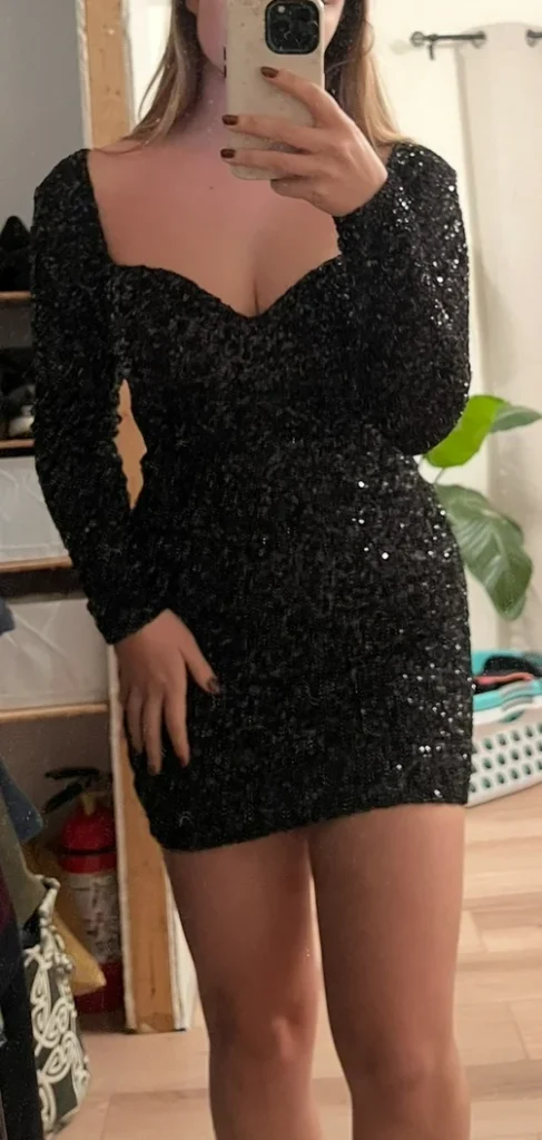 Image for Robe noire à paillettes