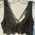 Featured thumbnail for Bralette de dentelles