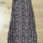 Featured thumbnail for Jupe longue Aritzia taille 2