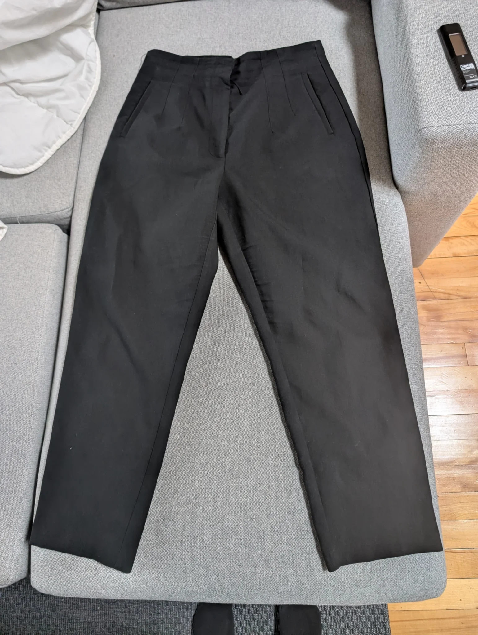 Featured image for Pantalon taille haute noire Zara