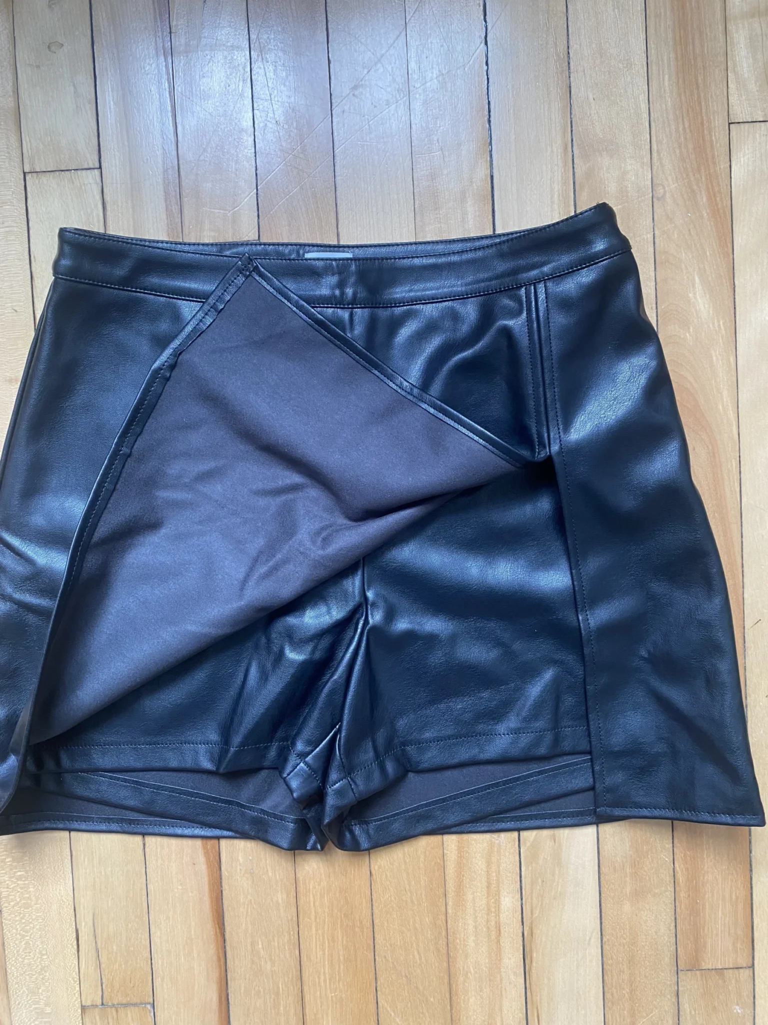Image for Short skirt in black imitation leather Pimkie