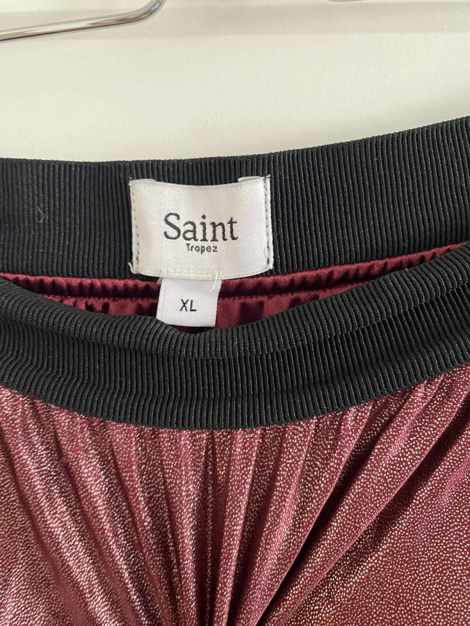Image for Iridescent burgundy skirt with lining 🌺