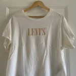 Featured thumbnail for Levi's oversized white T-shirt 🤍
