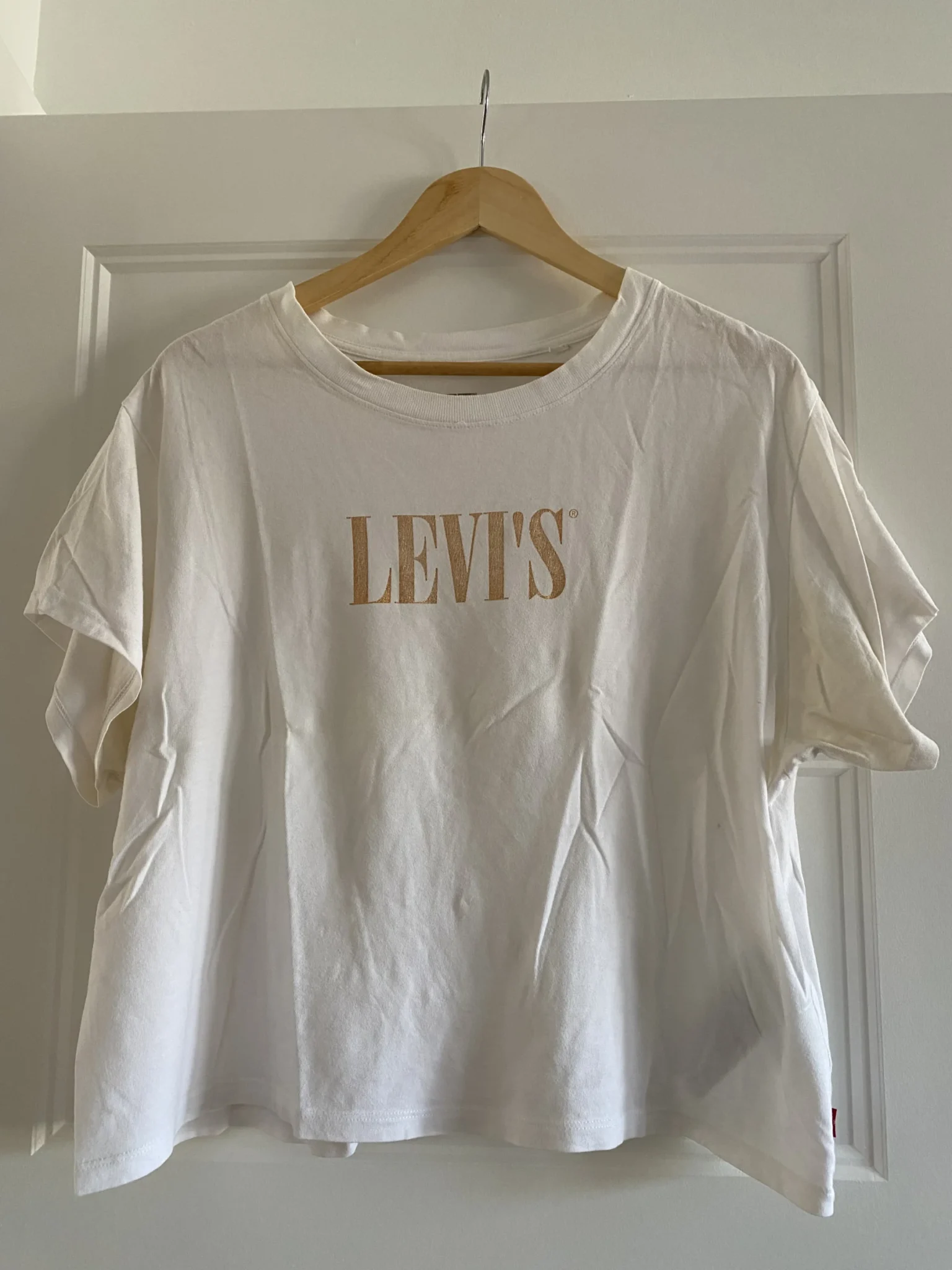 Featured image for Levi's oversized white T-shirt 🤍